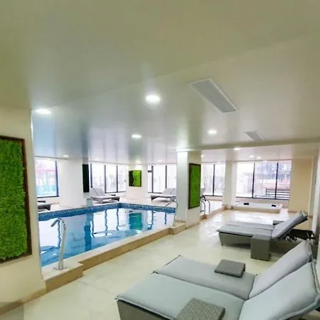 Sea Side Pool &