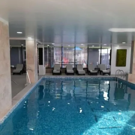 Sea Side Pool & 아파트